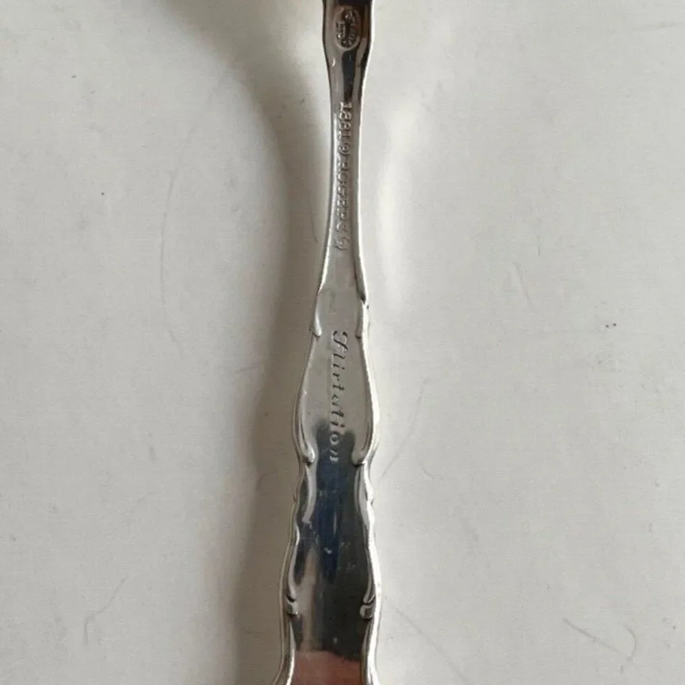 SET of 4 Teaspoons 1881 Rogers Oneida FLIRTATION Silver Plate